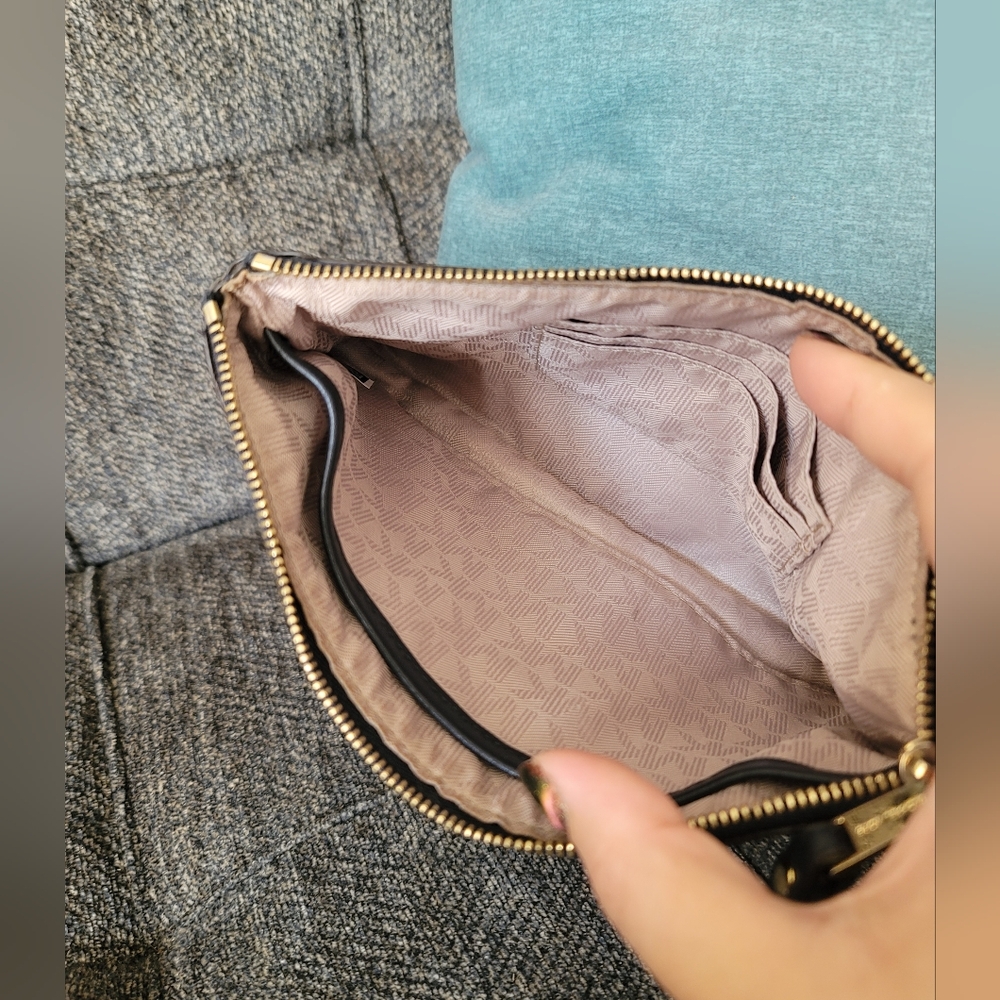 Michael Kors Charlton Baltic Blue Large Wristlet - Picture 3 of 12